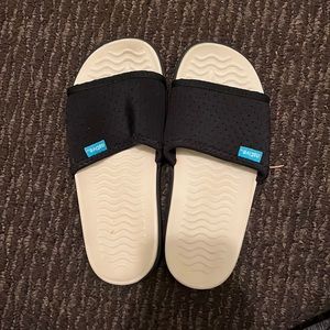 Native Kids Slides in Black